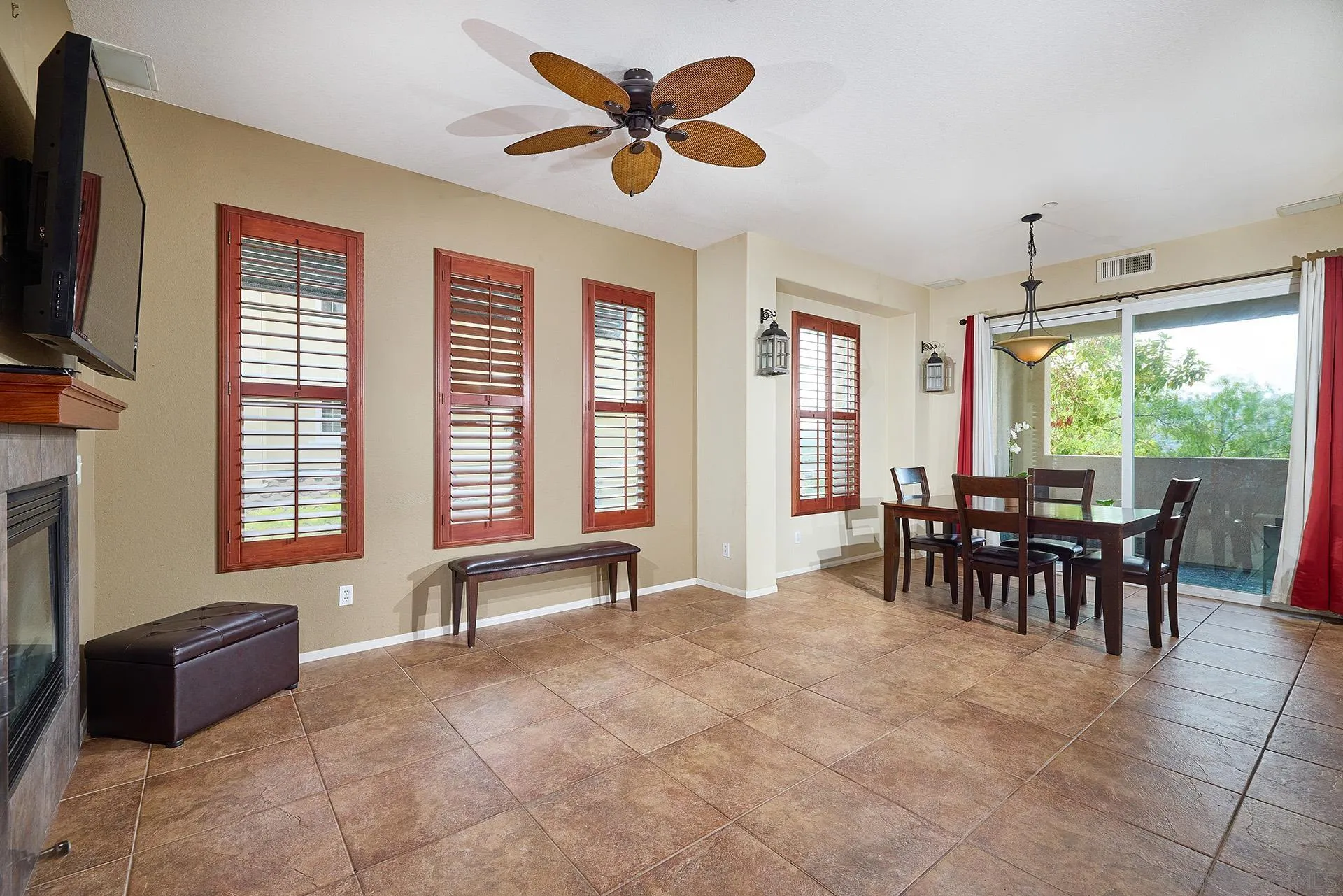 Photo #3: 240016551 Listing 