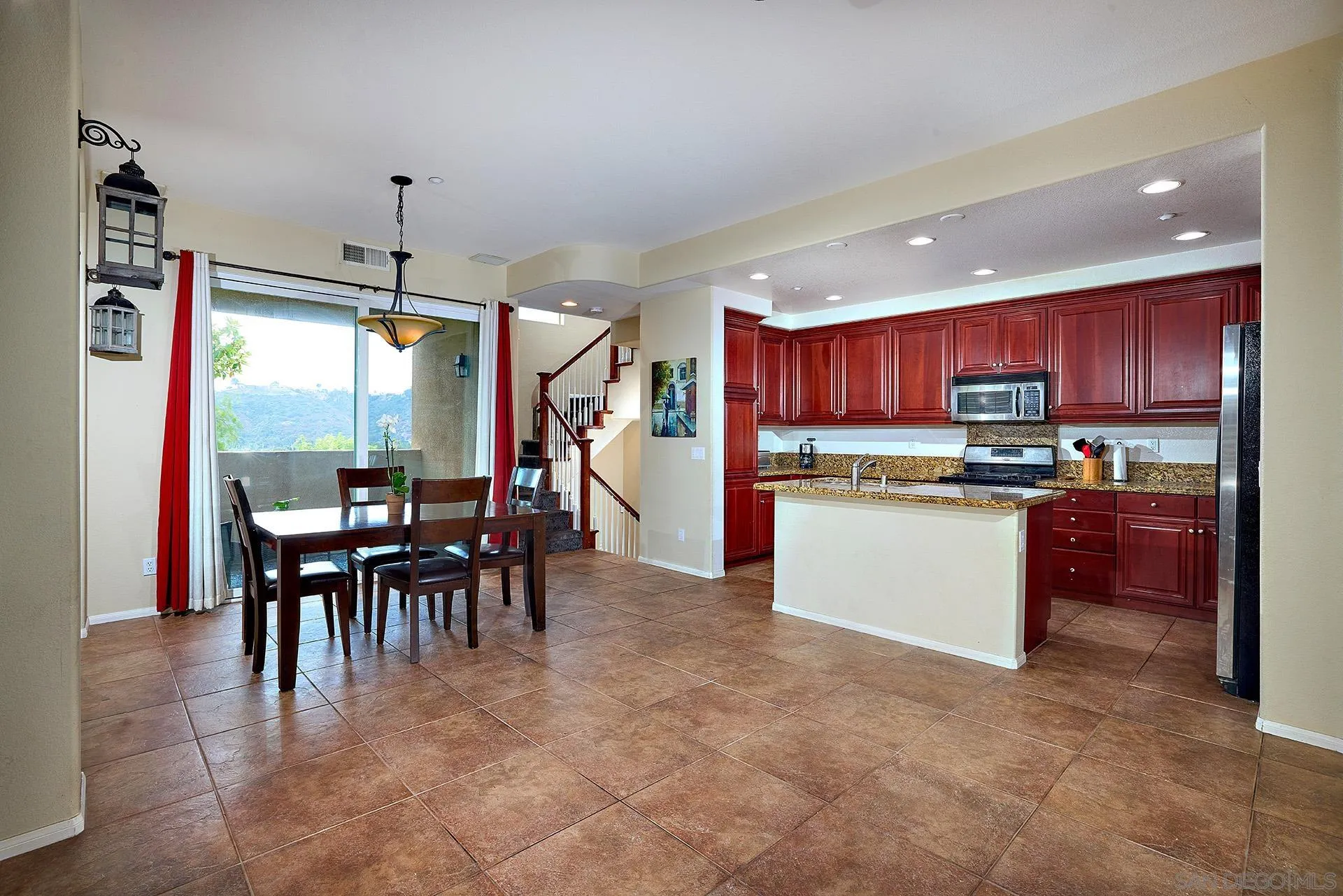 Photo #4: 240016551 Listing 