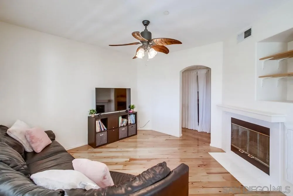 Photo #4: 240016755 Listing 