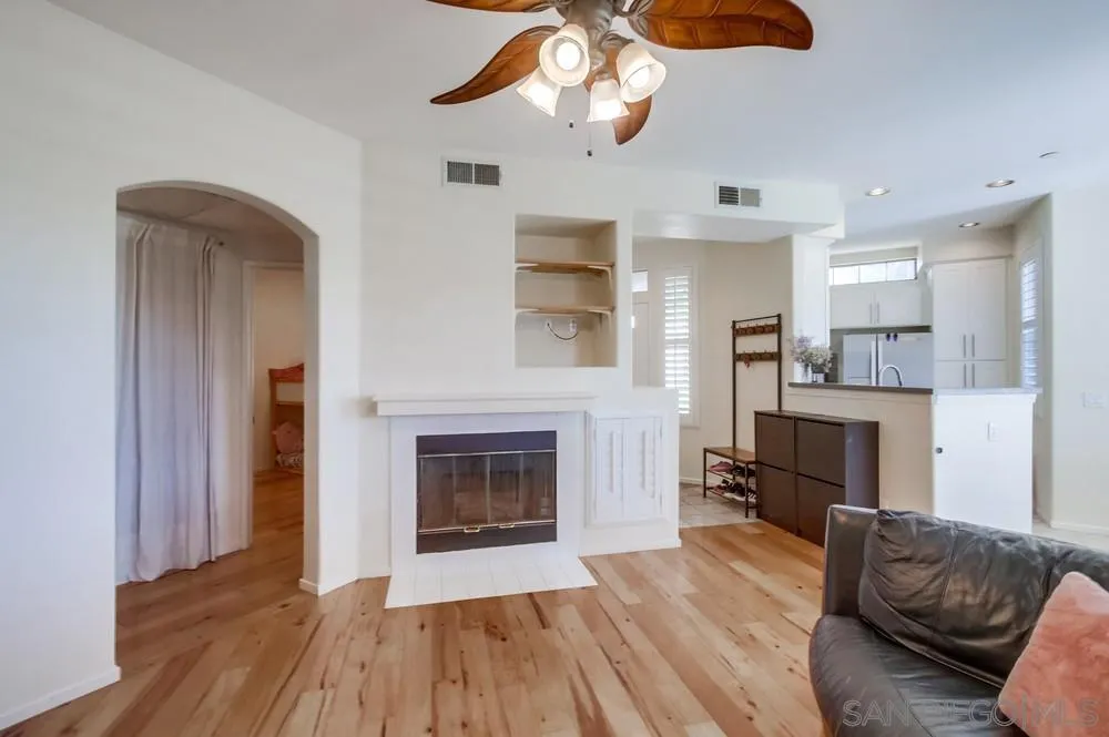 Photo #5: 240016755 Listing 