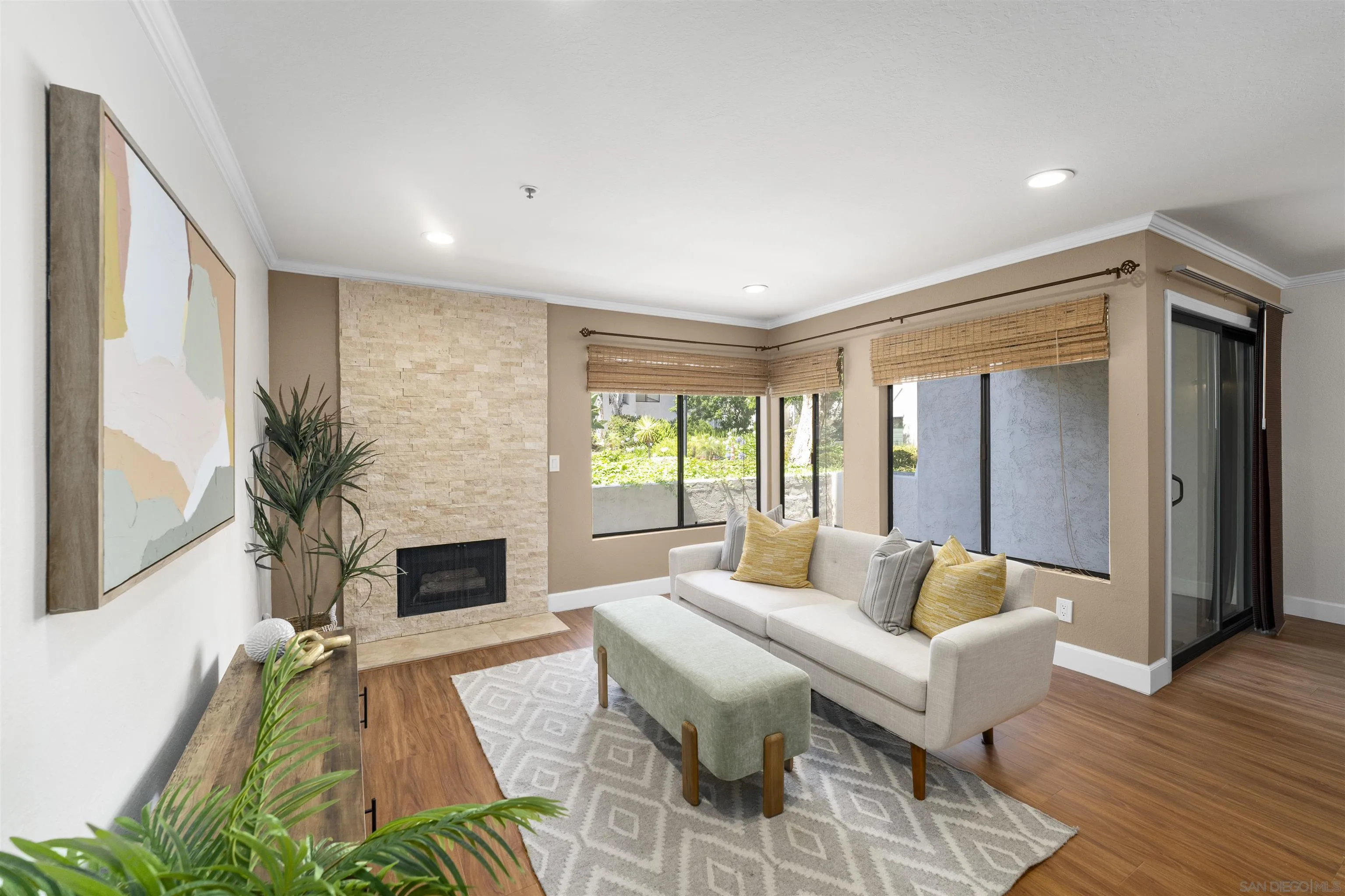 Photo #3: 240016757 Listing 