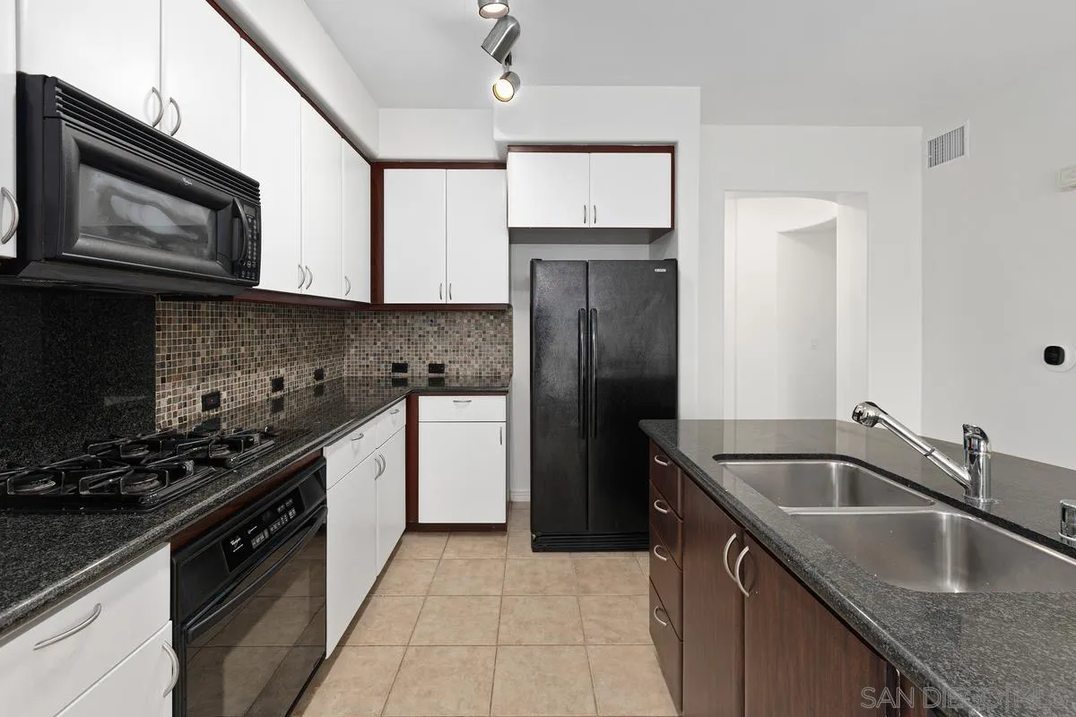 Photo #4: 240016777 Listing 