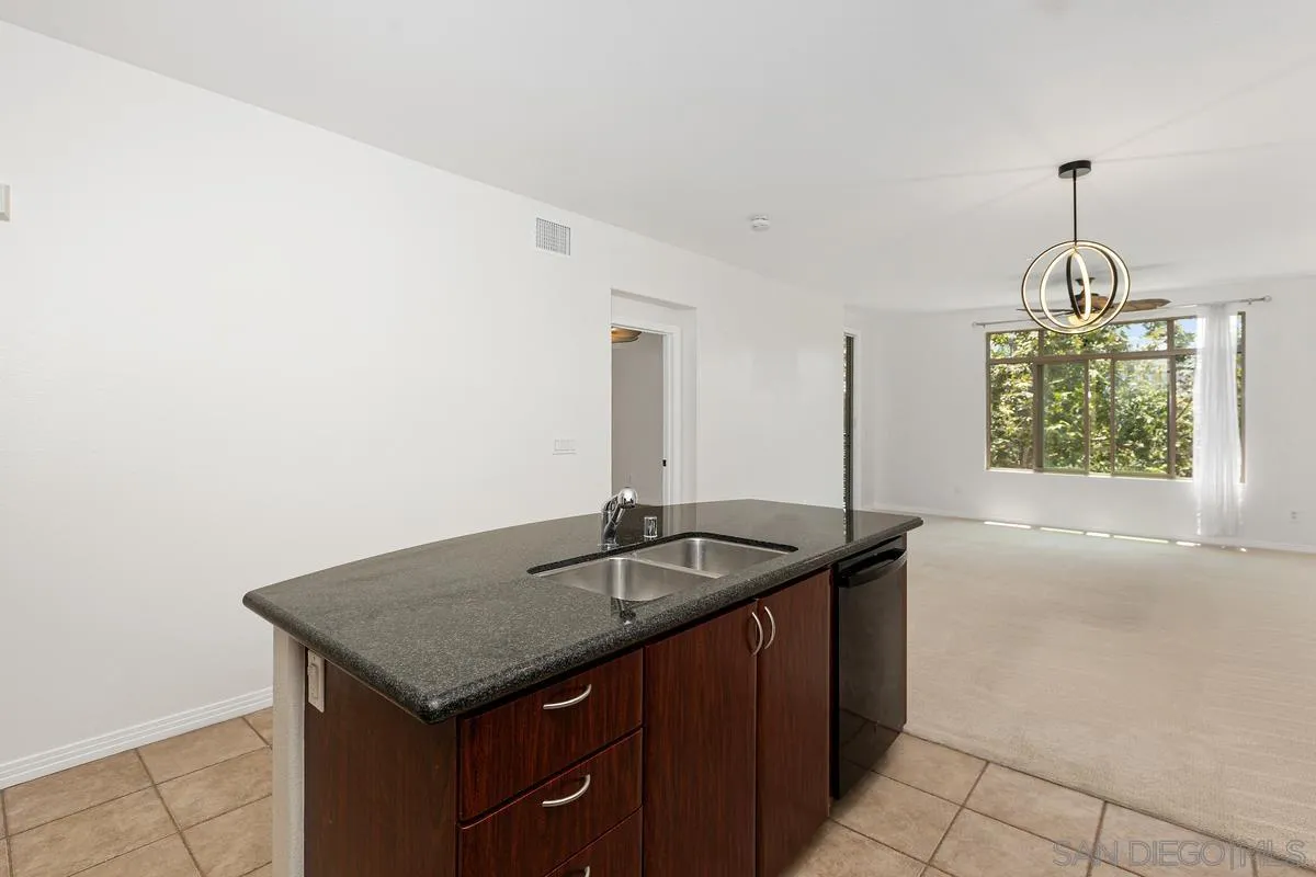 Photo #5: 240016777 Listing 