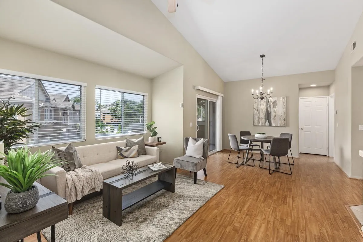 Photo #2: 240016791 Listing 