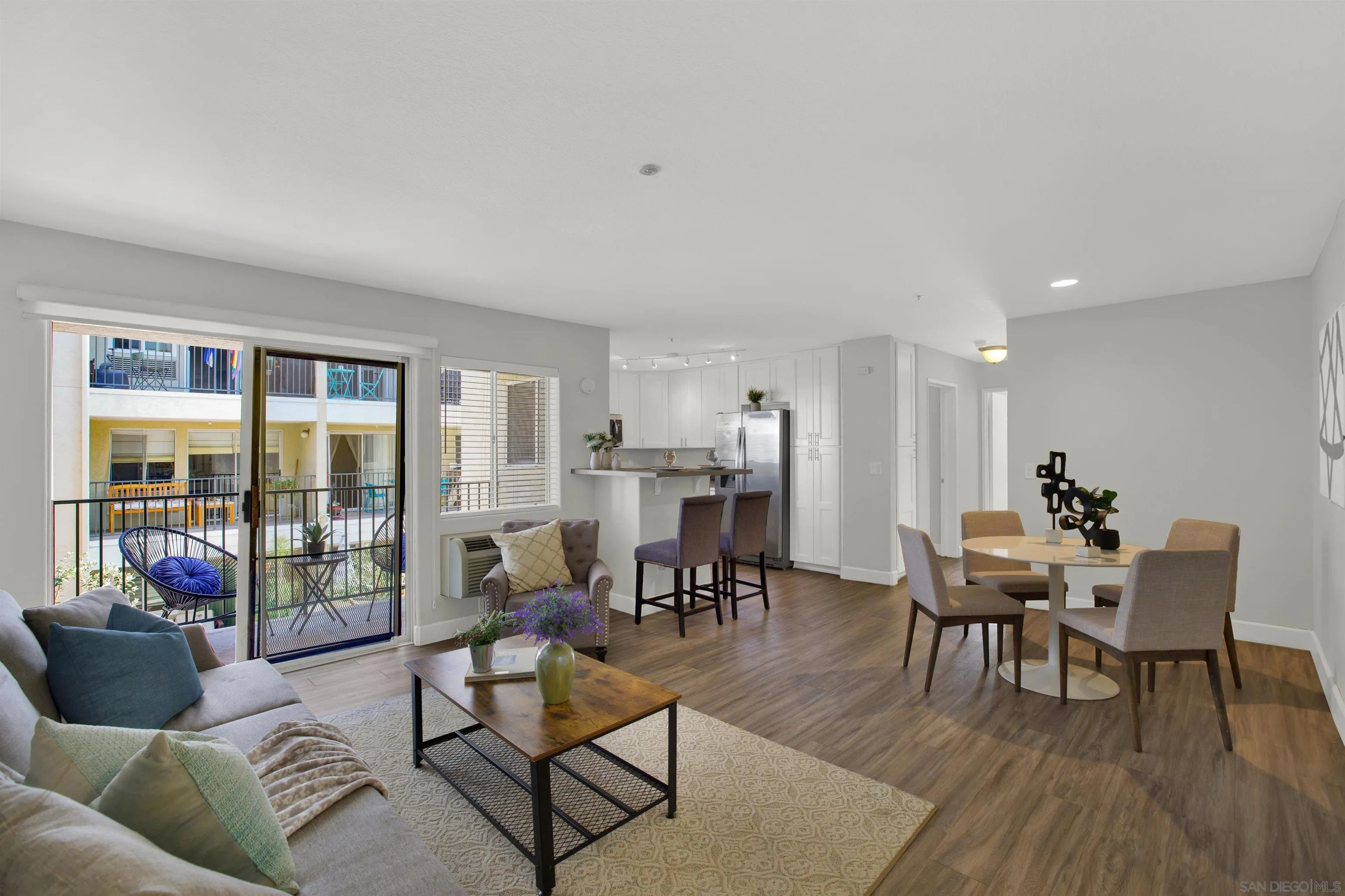 Photo #2: 240016862 Listing 