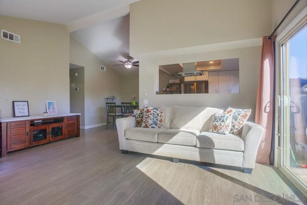 Photo #3: 240017449 Listing 