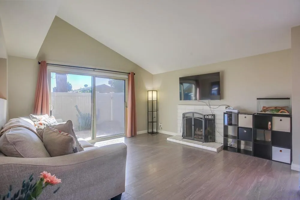 Photo #2: 240017449 Listing 