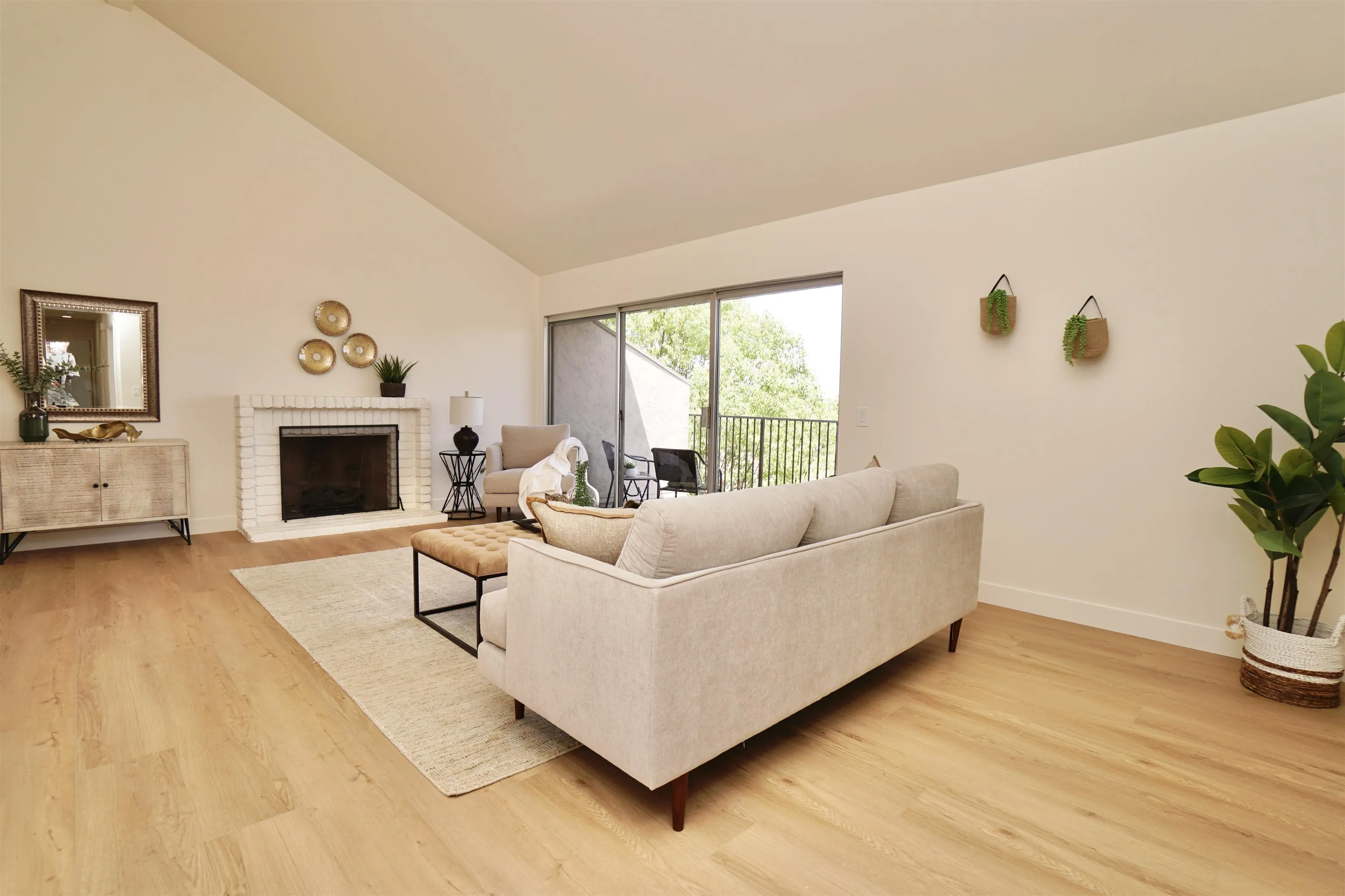 Photo #2: 240017474 Listing 