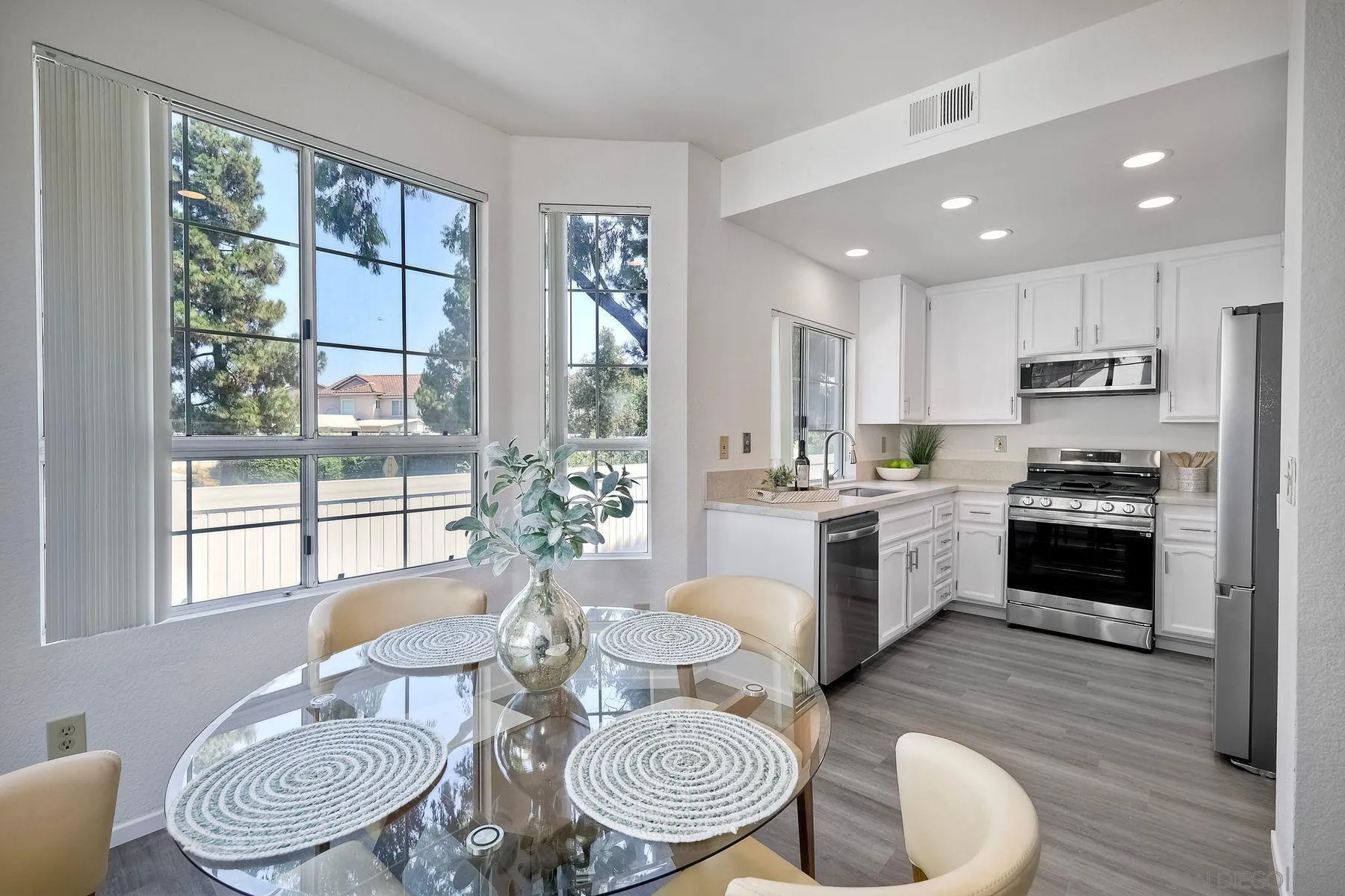 Photo #3: 240017519 Listing 