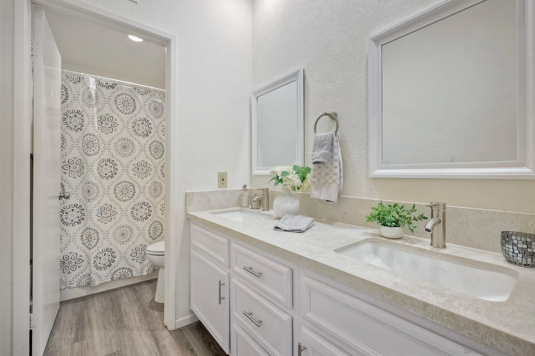 Photo #5: 240017519 Listing 