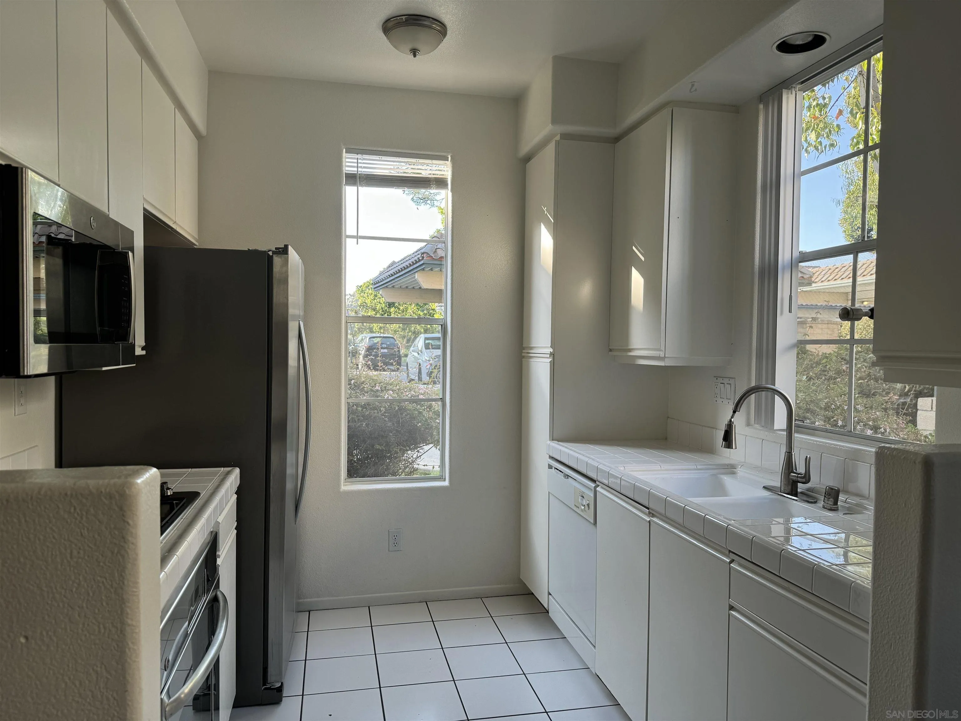 Photo #3: 240017705 Listing 