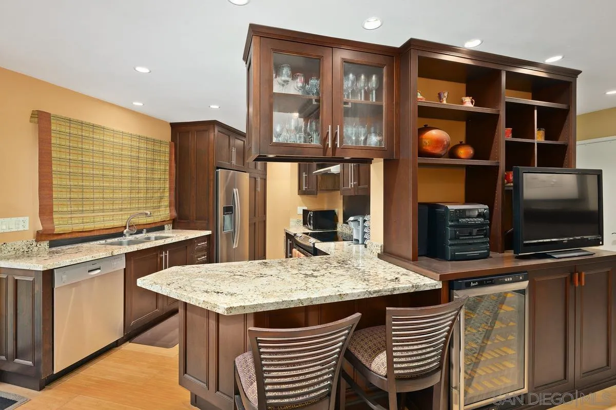 Photo #6: 240017994 Listing 