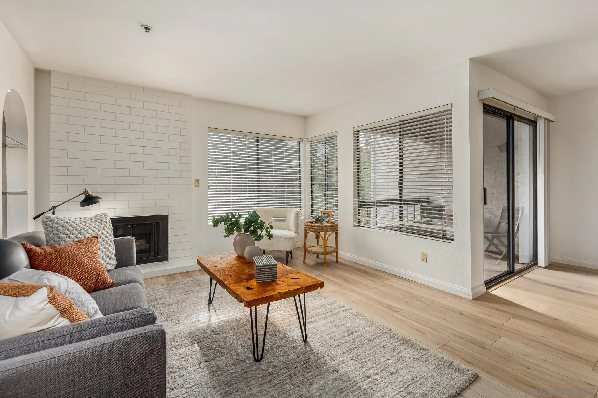 Photo #4: 240018006 Listing 