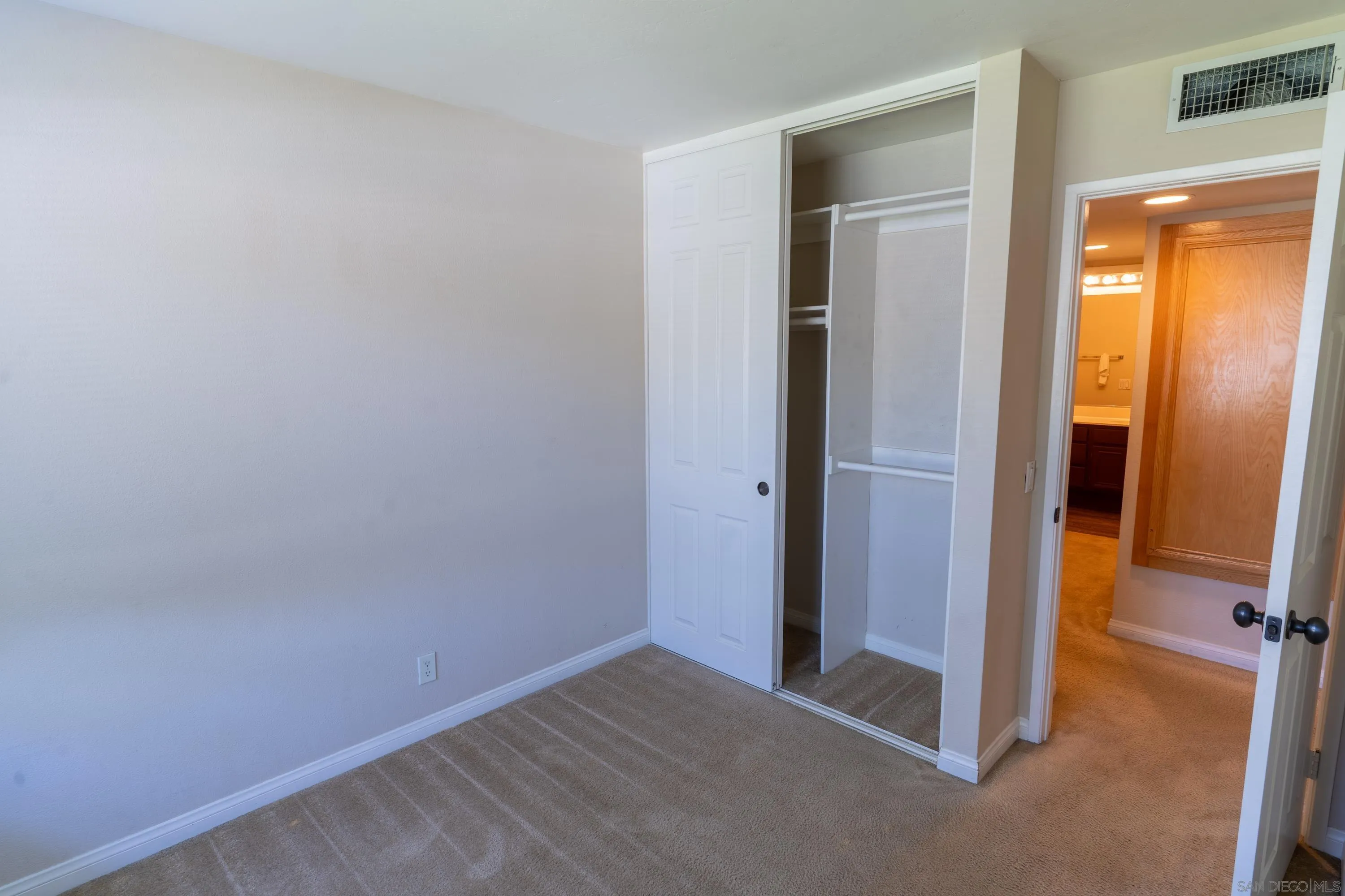 https://cdn.realtyfeed.com/cdn/0/240018034/050bb31055360b554c4525521429158c.webp