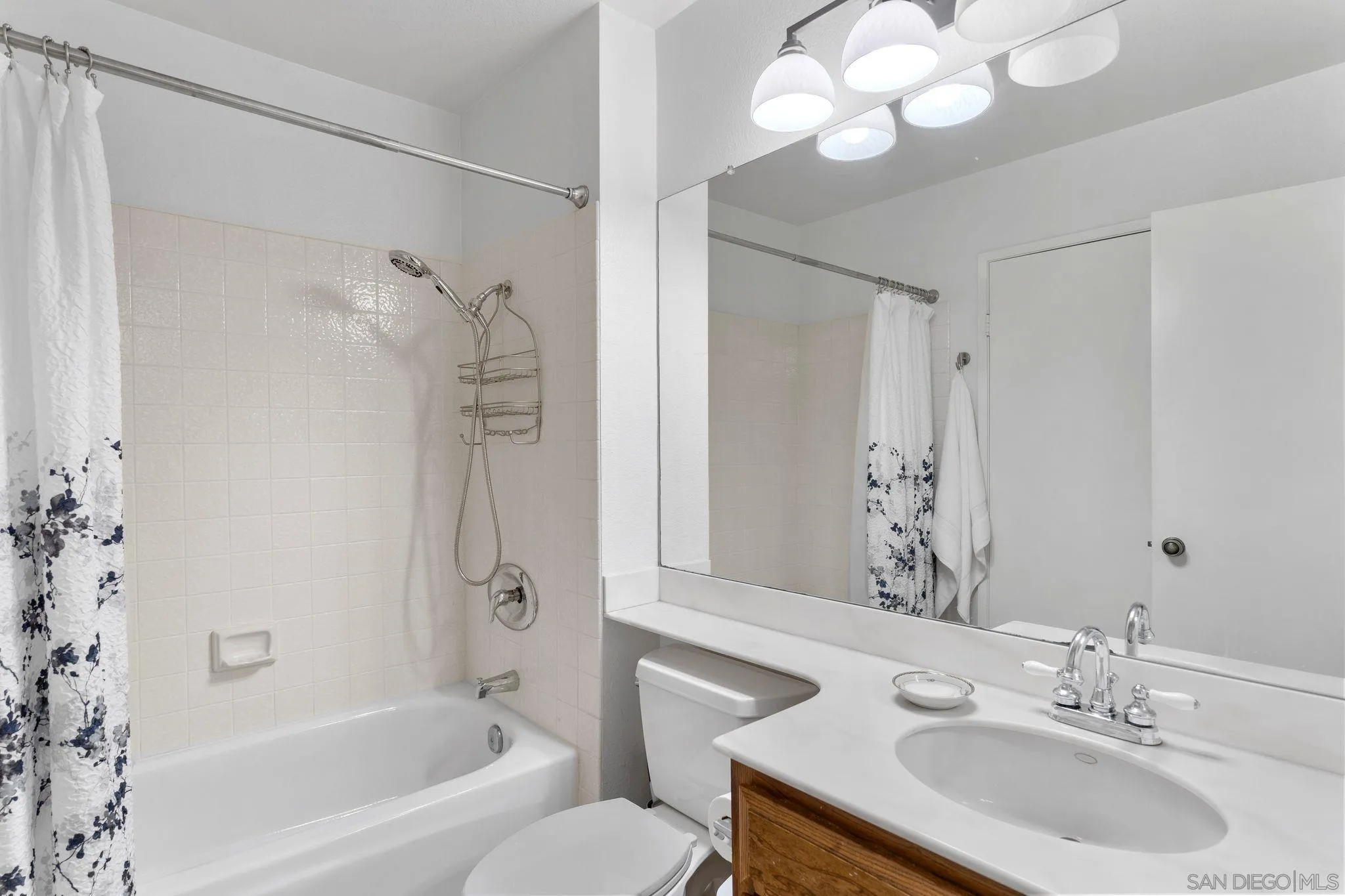 https://cdn.realtyfeed.com/cdn/0/240018227/84ce3d249b44ec2db9f3c983544ca18c.webp