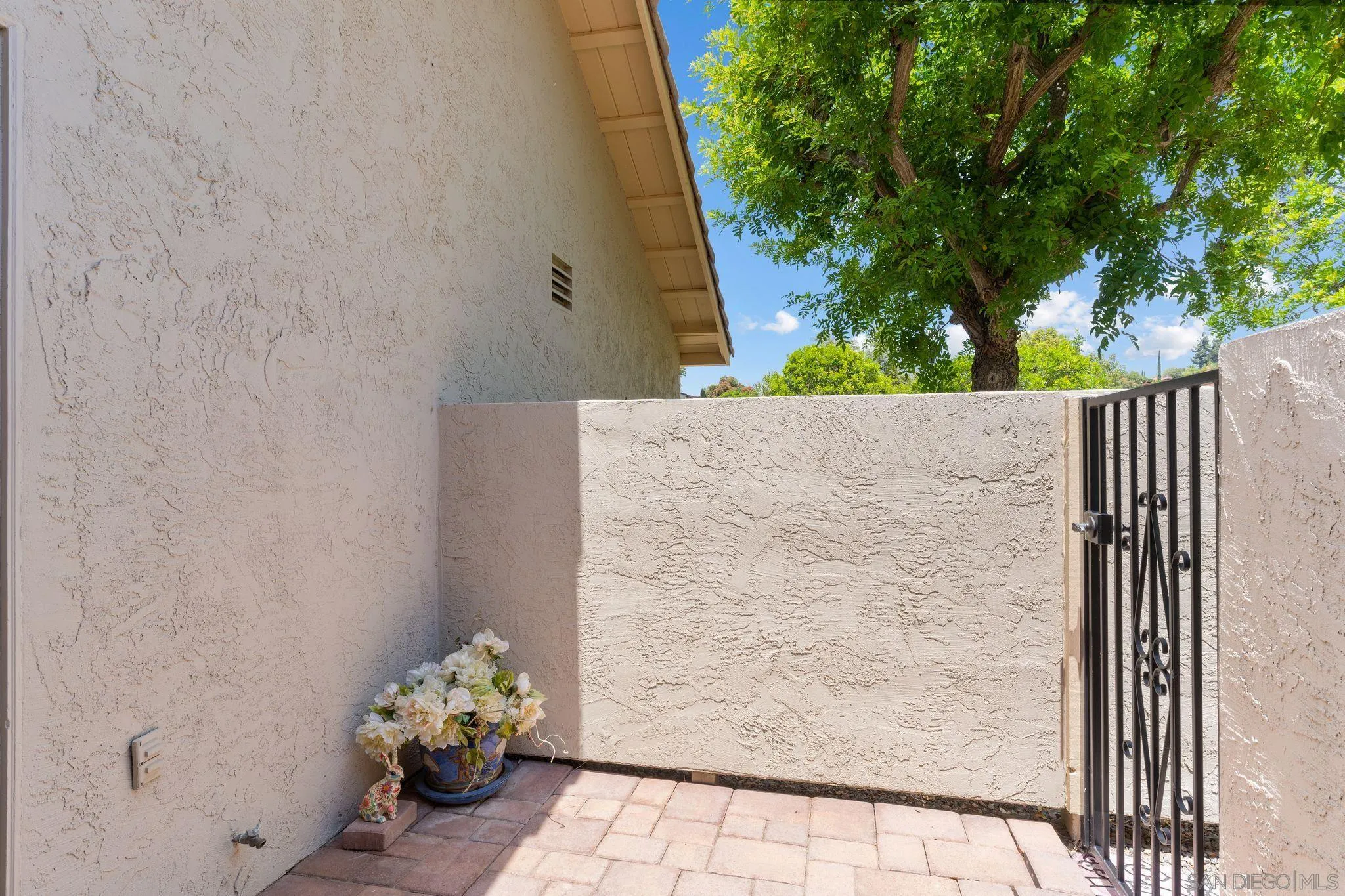 https://cdn.realtyfeed.com/cdn/0/240018227/e714f8c363478c88a29fd20b99dcd32b.webp