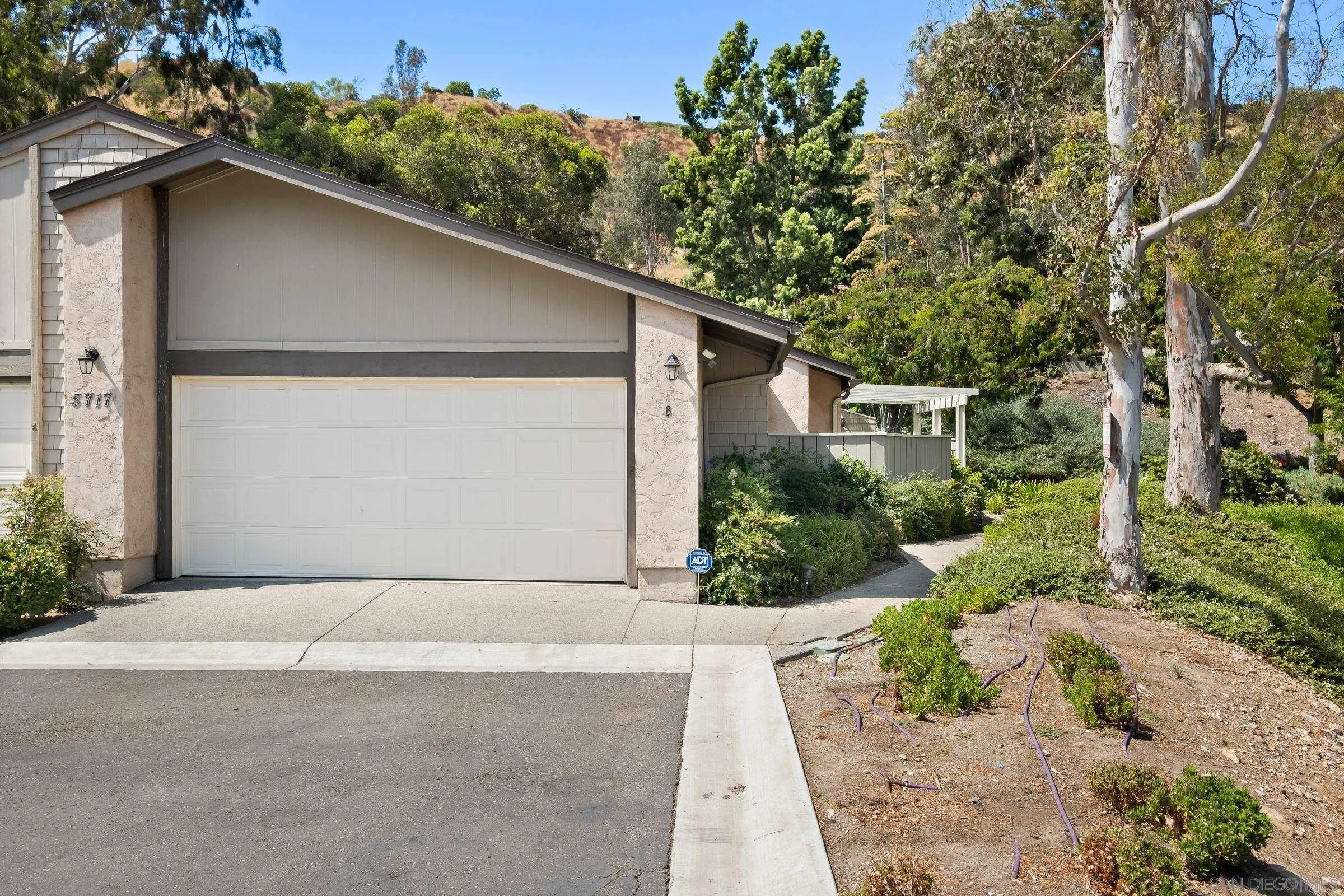Photo #2: 240018229 Listing 