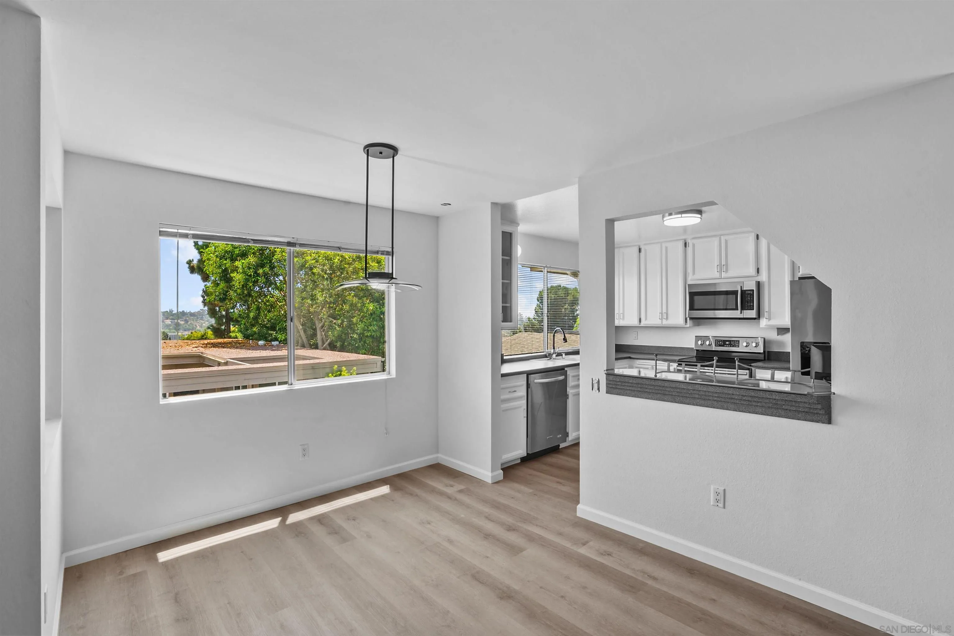 Photo #5: 240018464 Listing 