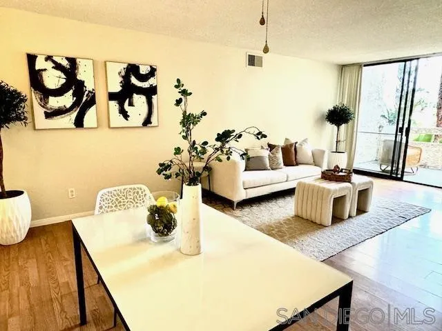 Photo #3: 240018734 Listing 