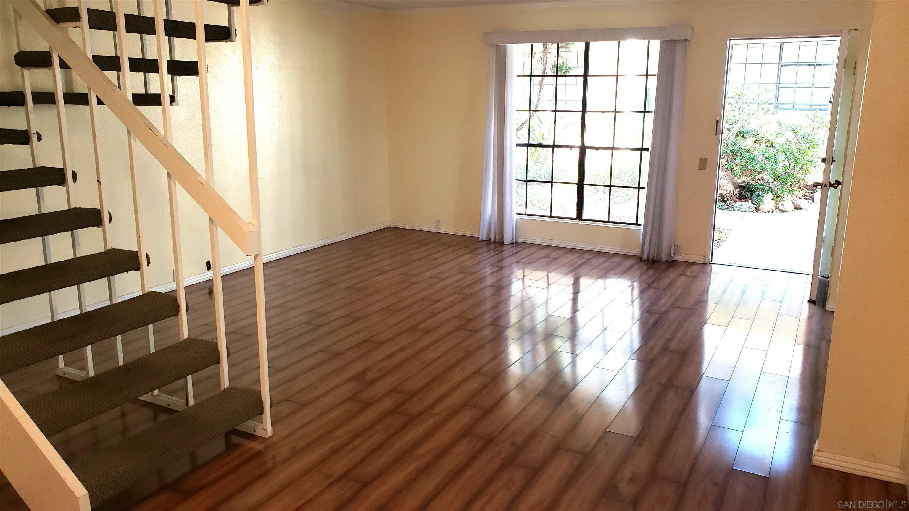 Photo #3: 240018856 Listing 