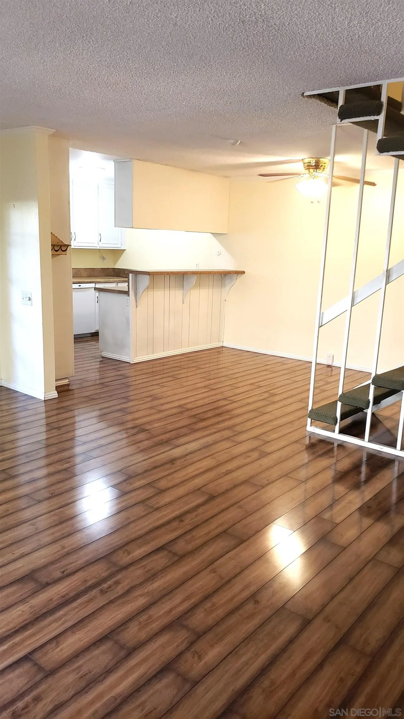Photo #4: 240018856 Listing 