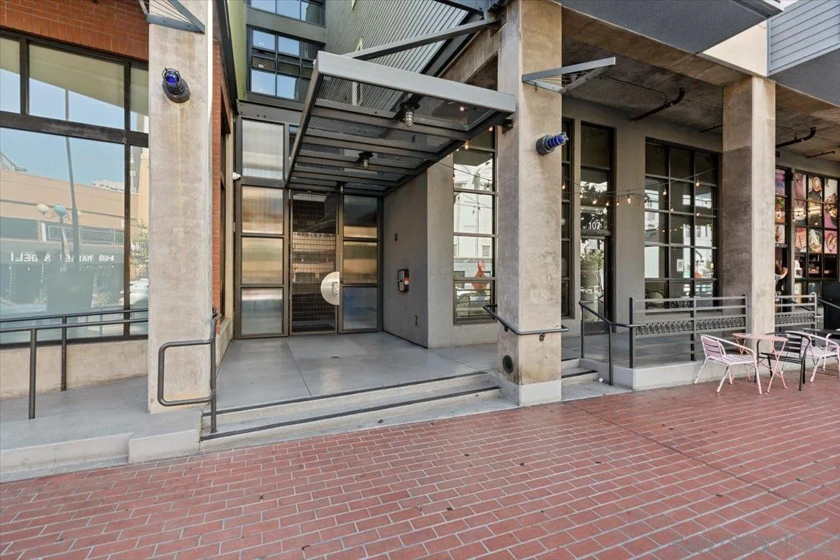 Photo #5: 240019009 Listing 