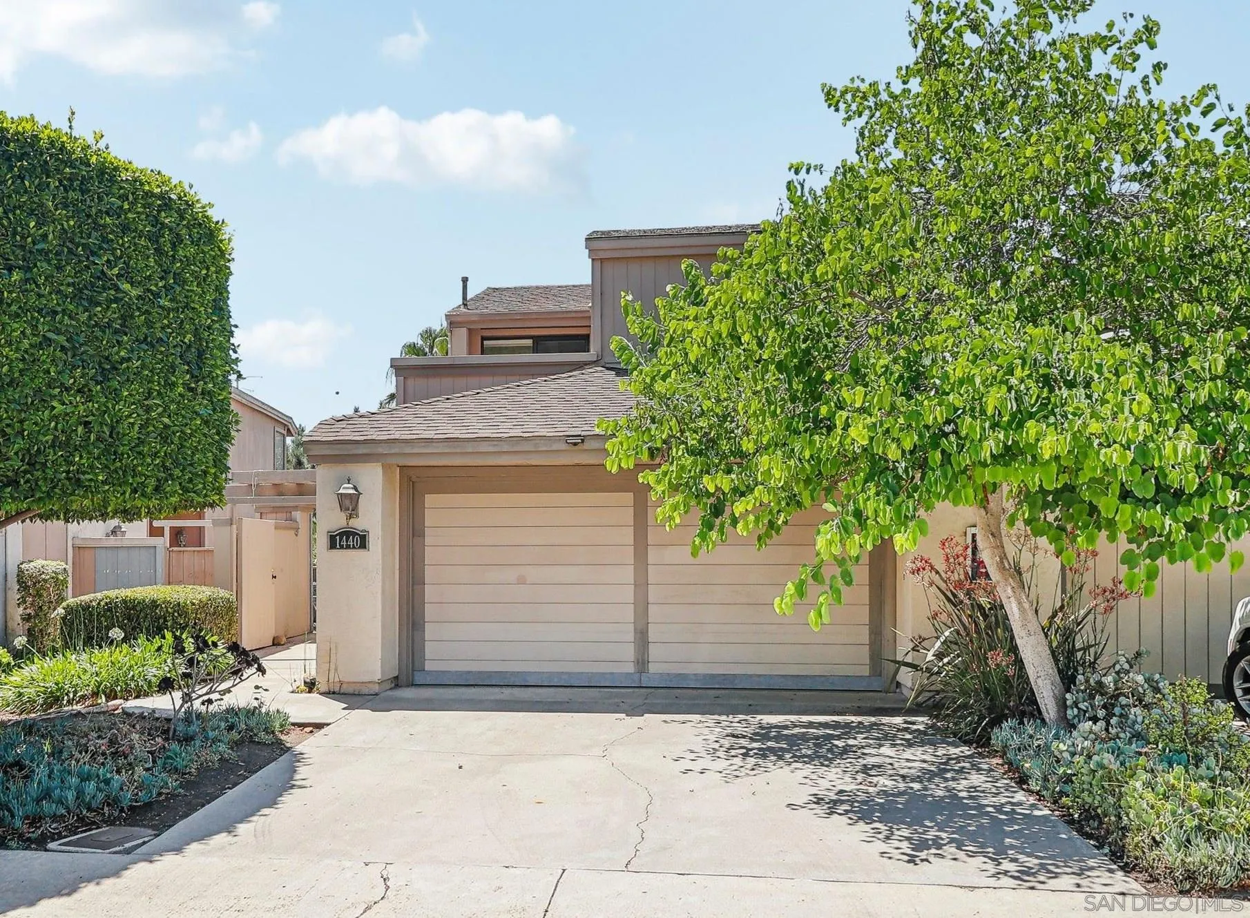 Photo #2: 240019023 Listing 