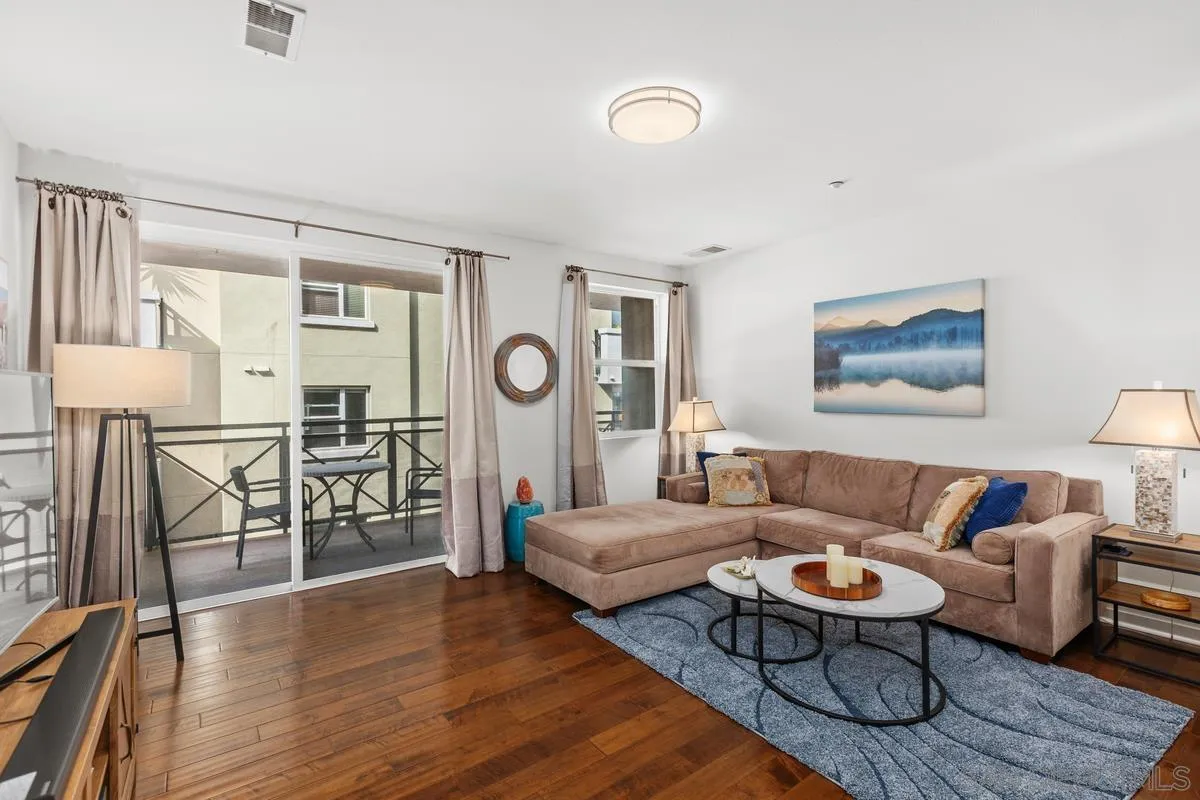 Photo #2: 240019152 Listing 