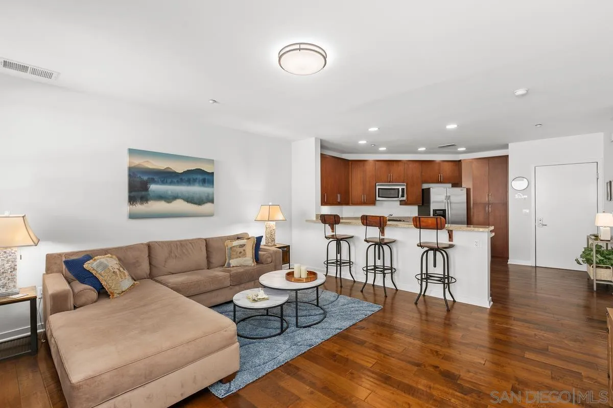 Photo #3: 240019152 Listing 