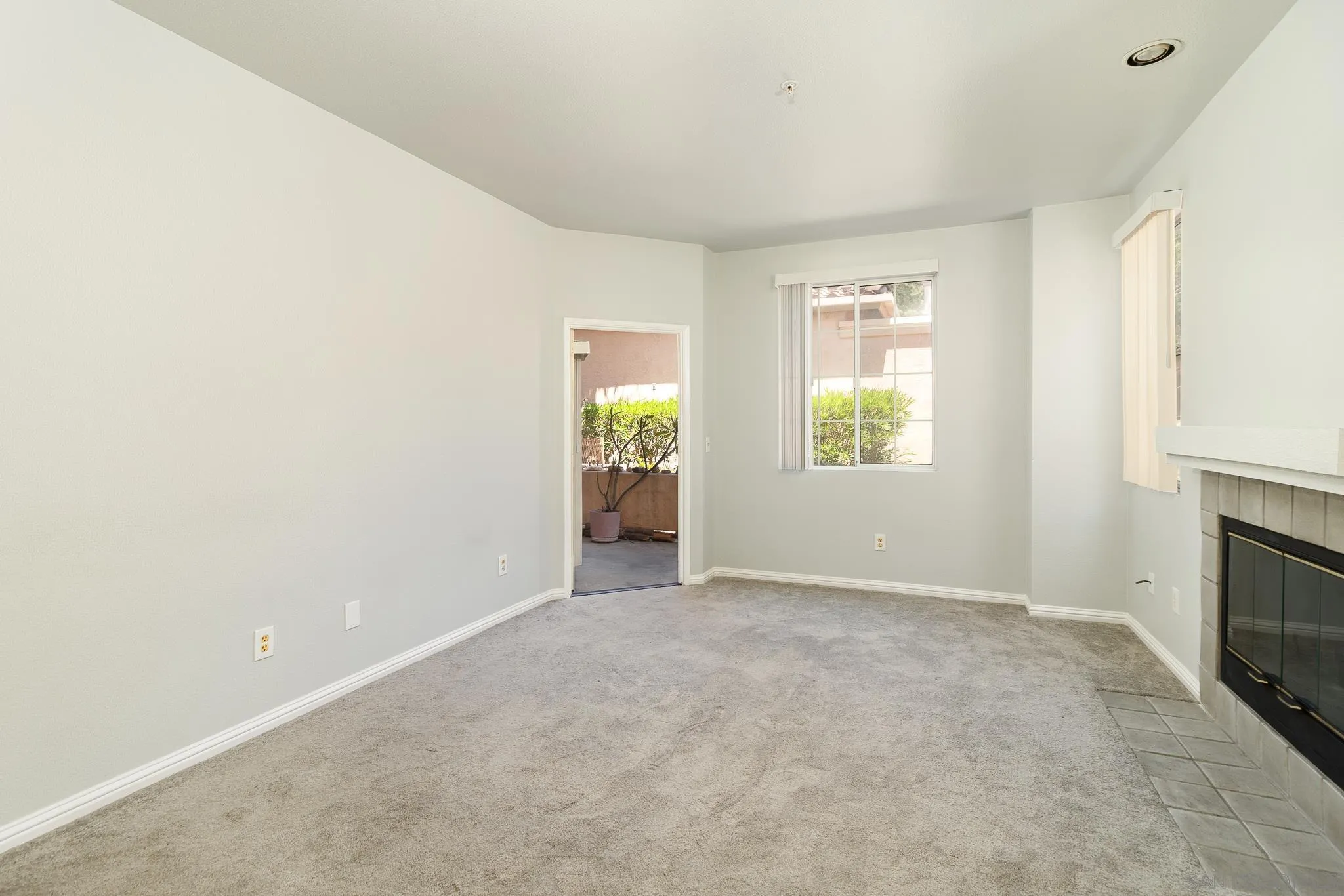 Photo #2: 240019257 Listing 