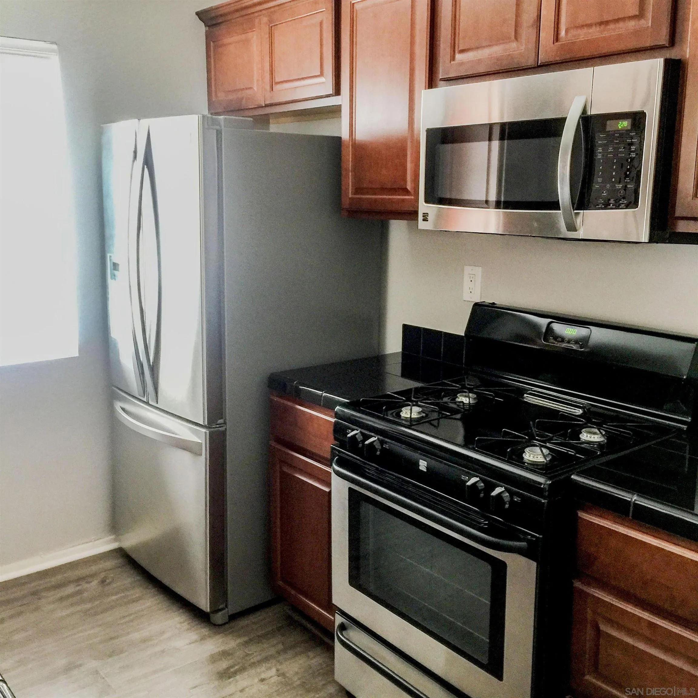 Photo #3: 240019308 Listing 
