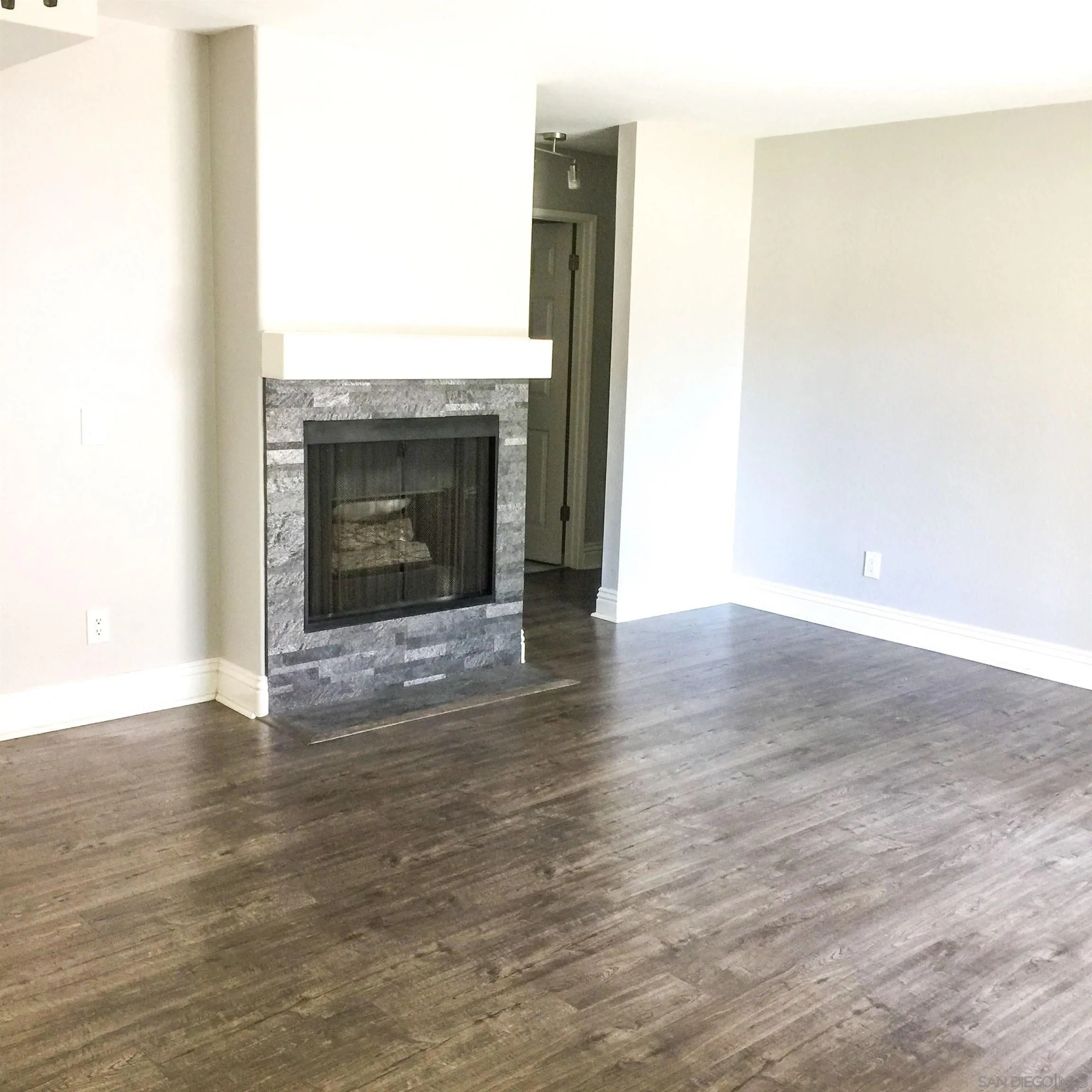 Photo #5: 240019308 Listing 