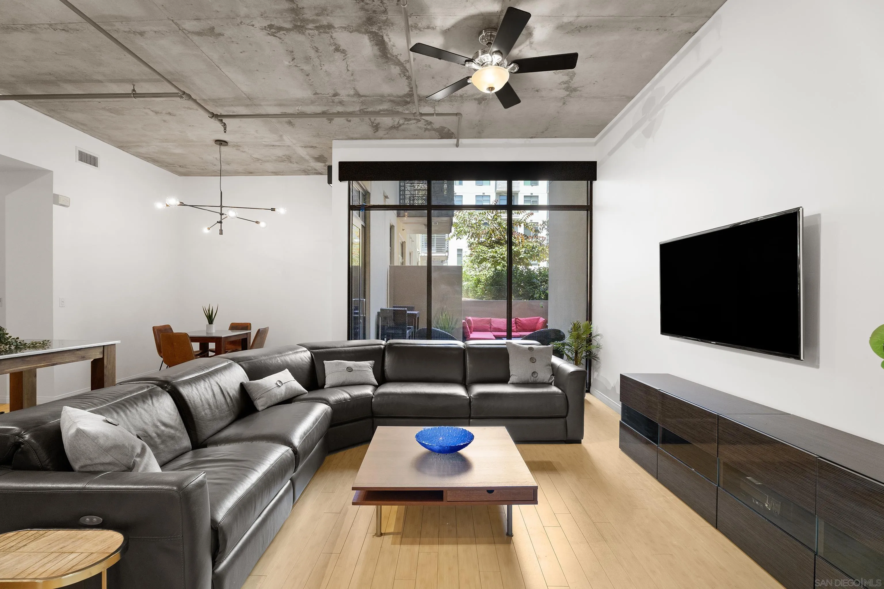 Photo #5: 240019378 Listing 