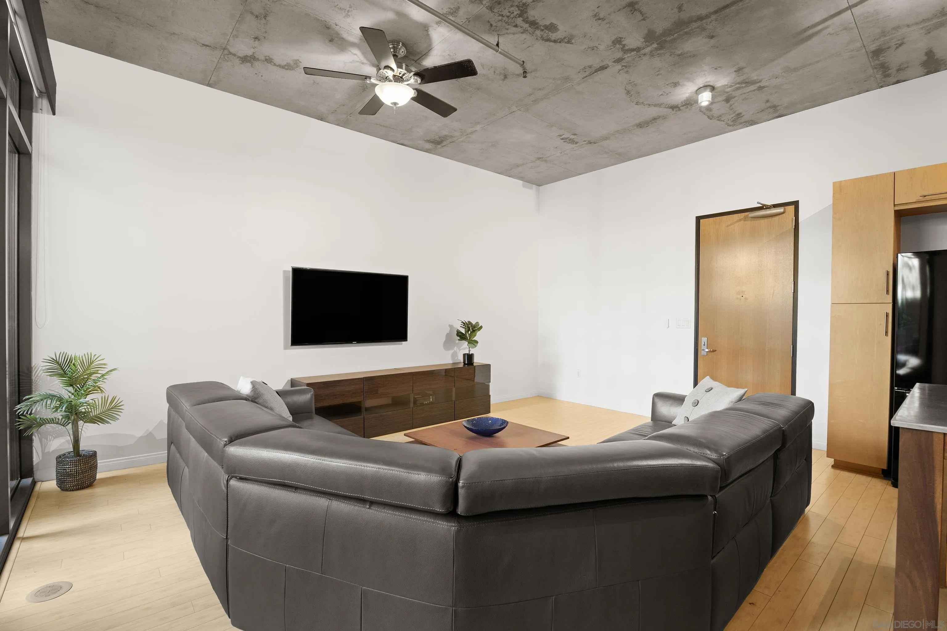 Photo #4: 240019378 Listing 