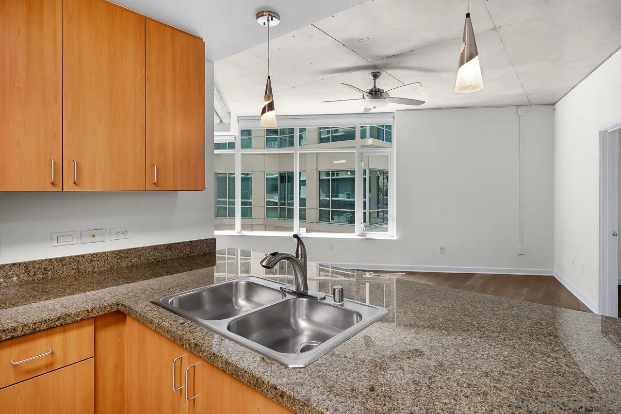 Photo #2: 240019433 Listing 