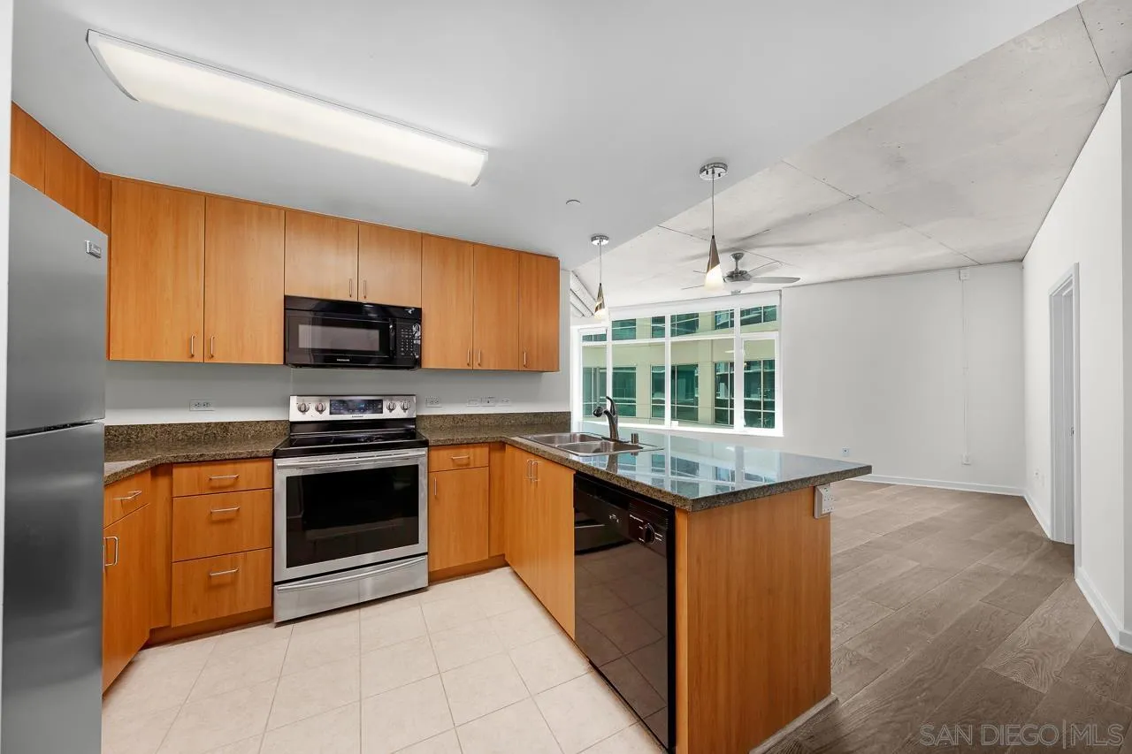 Photo #3: 240019433 Listing 
