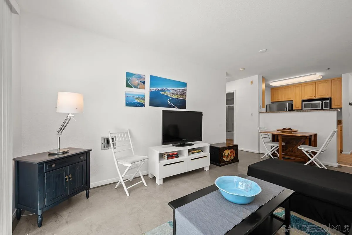 Photo #5: 240019570 Listing 