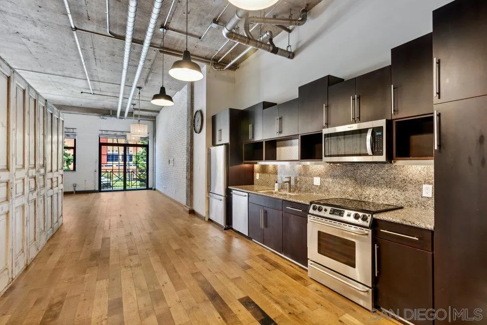 Photo #2: 240019637 Listing 