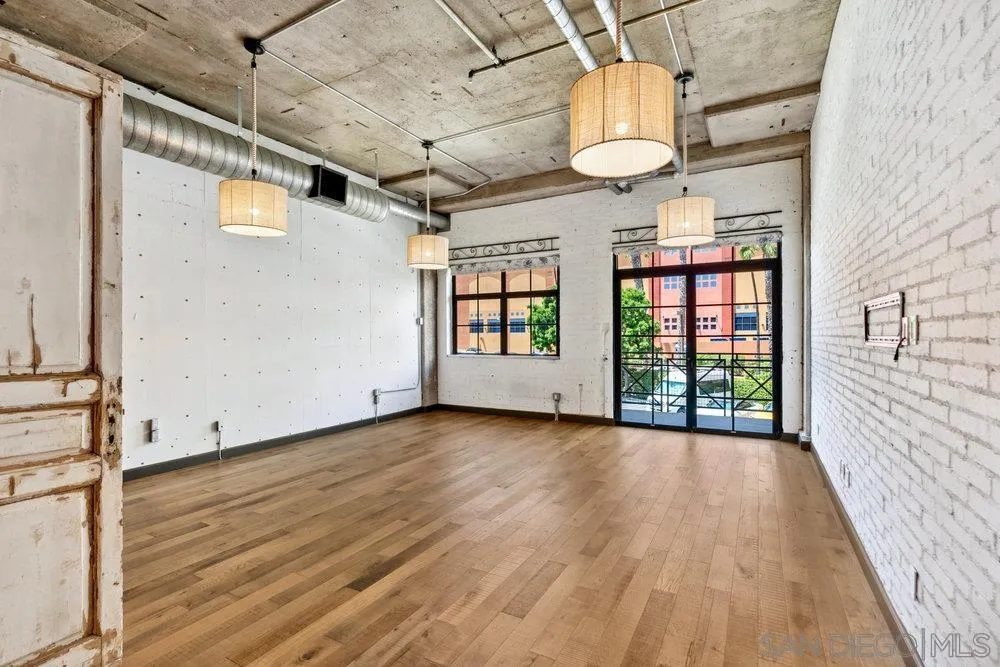 Photo #5: 240019637 Listing 
