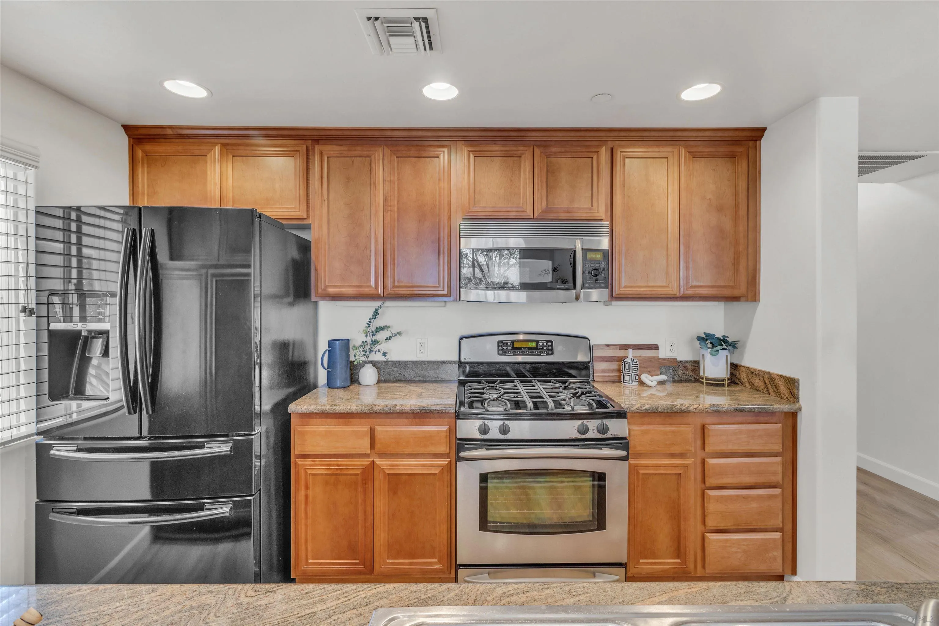 Photo #6: 240019819 Listing 
