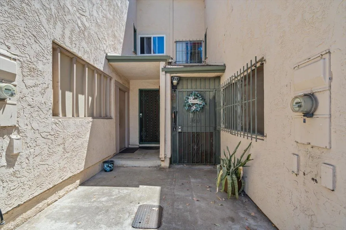 Photo #2: 240019835 Listing 
