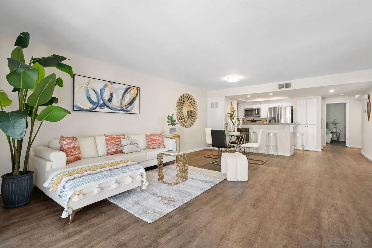 Photo #5: 240019960 Listing 