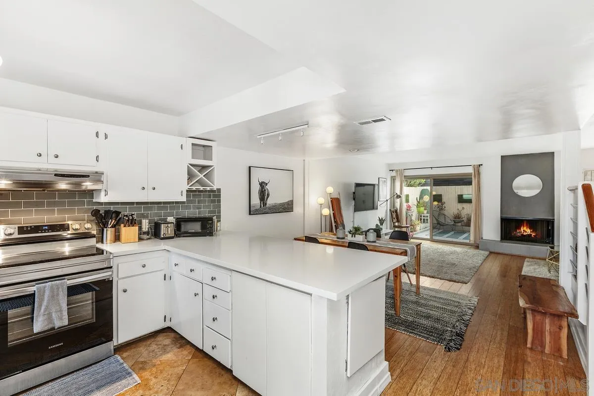 Photo #3: 240019997 Listing 
