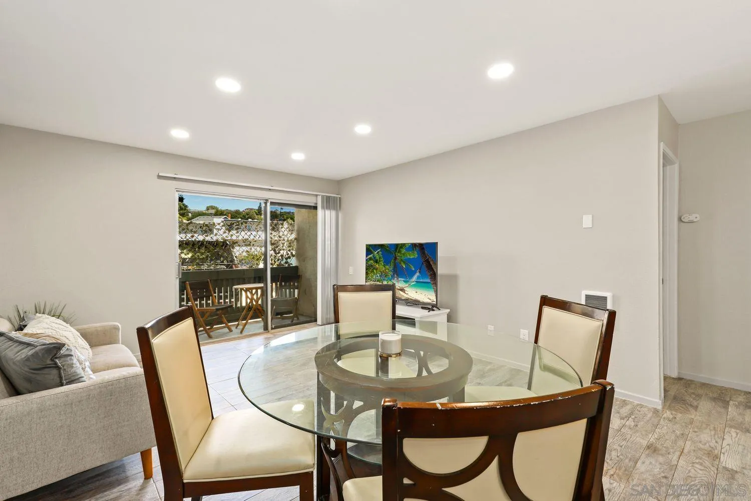 Photo #5: 240020068 Listing 