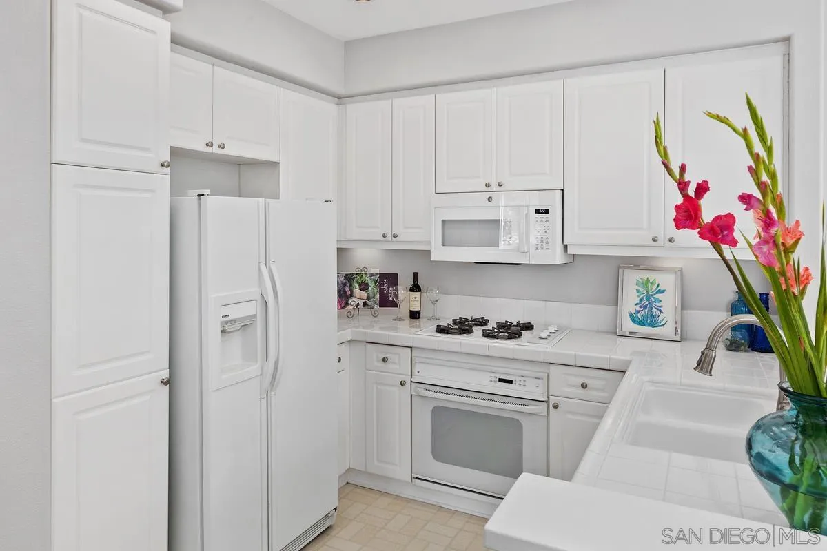 Photo #4: 240020342 Listing 