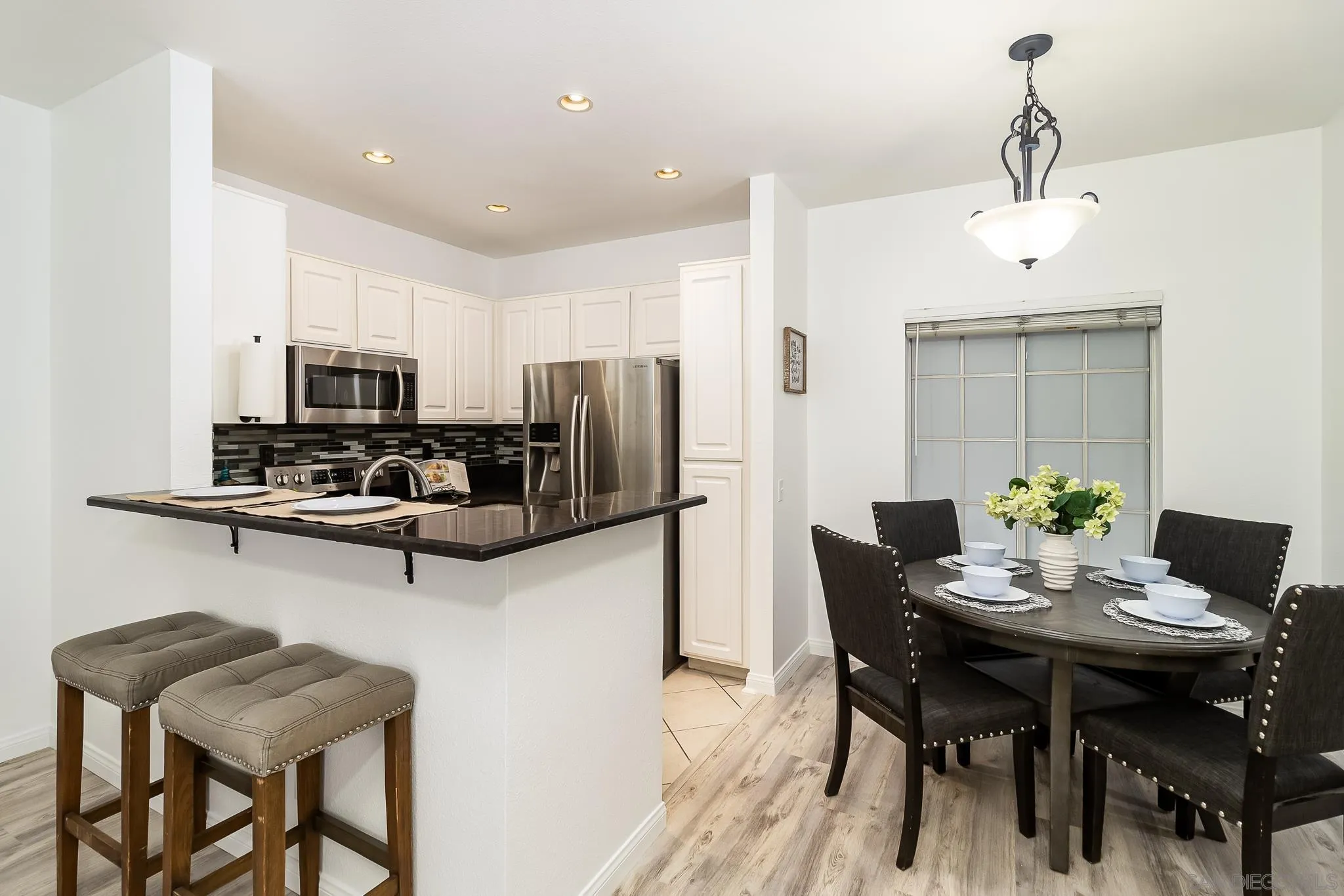 Photo #2: 240020352 Listing 