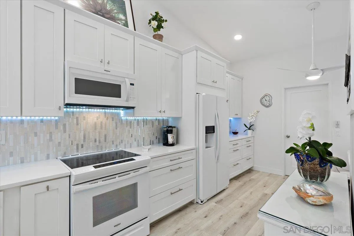 Photo #4: 240020424 Listing 