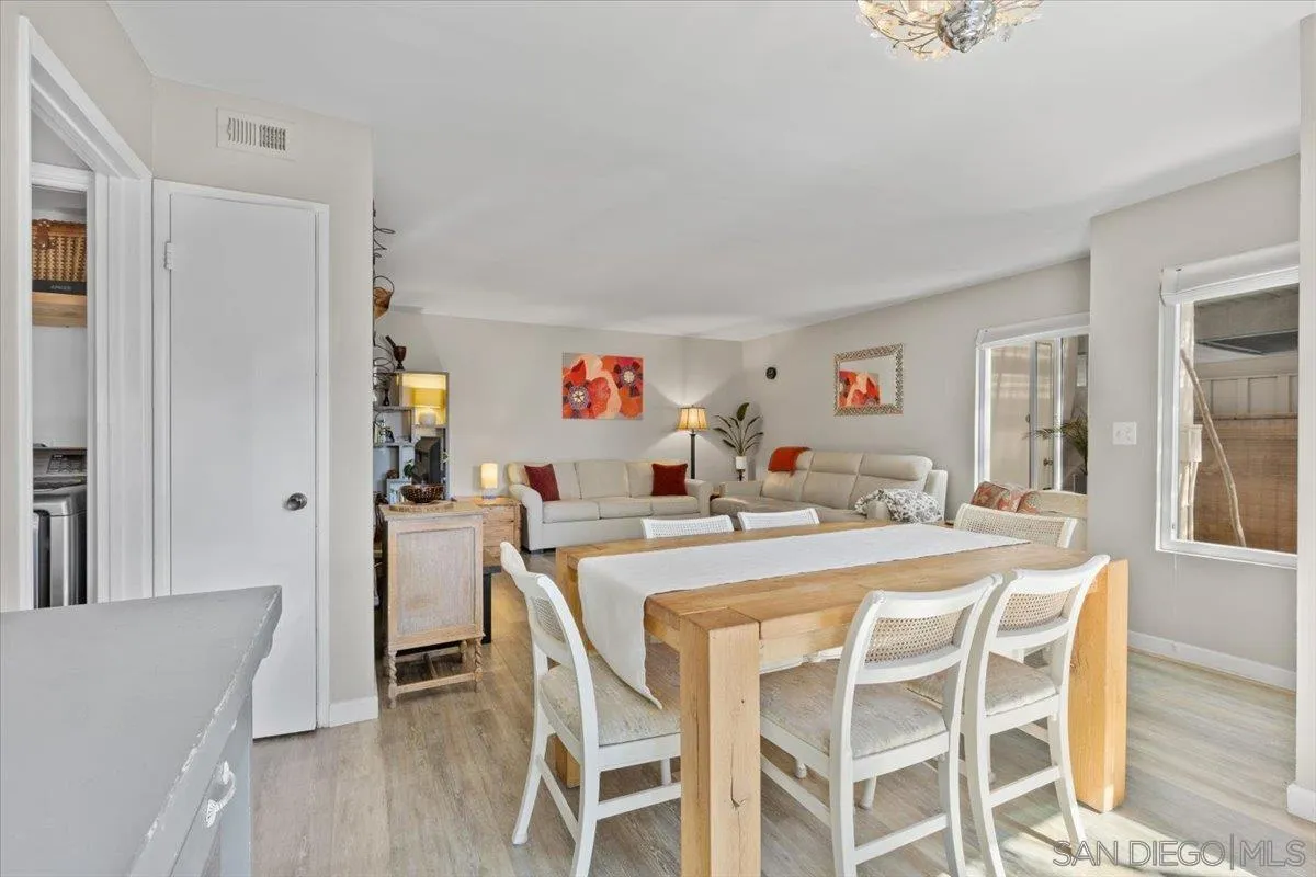 Photo #4: 240020429 Listing 