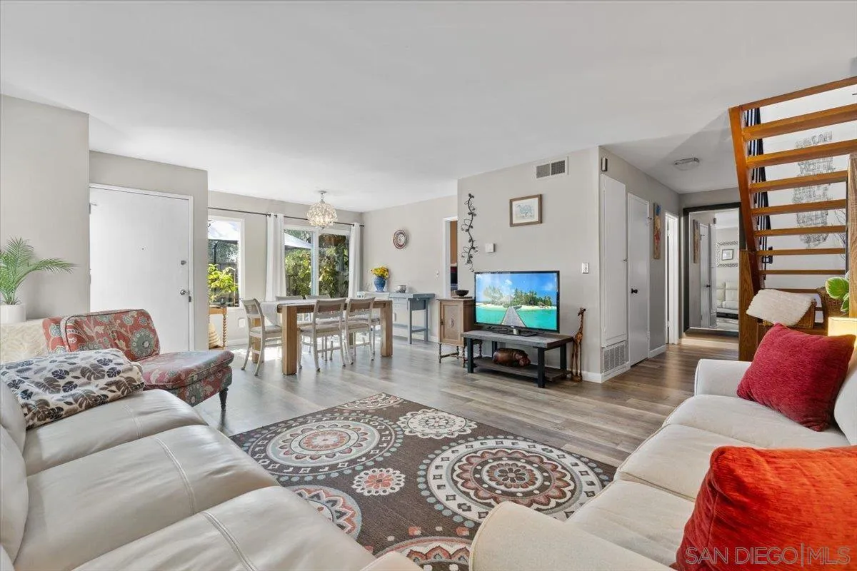 Photo #2: 240020429 Listing 