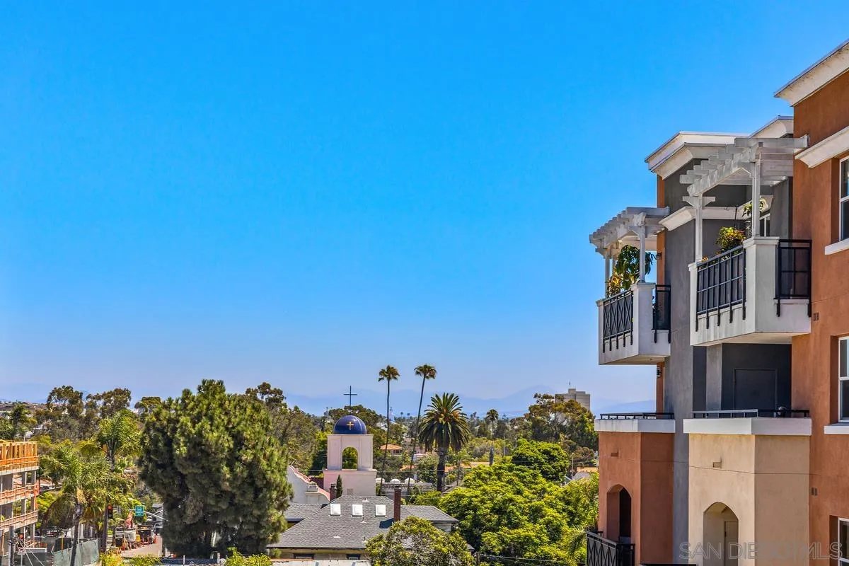 Photo #4: 240020456 Listing 